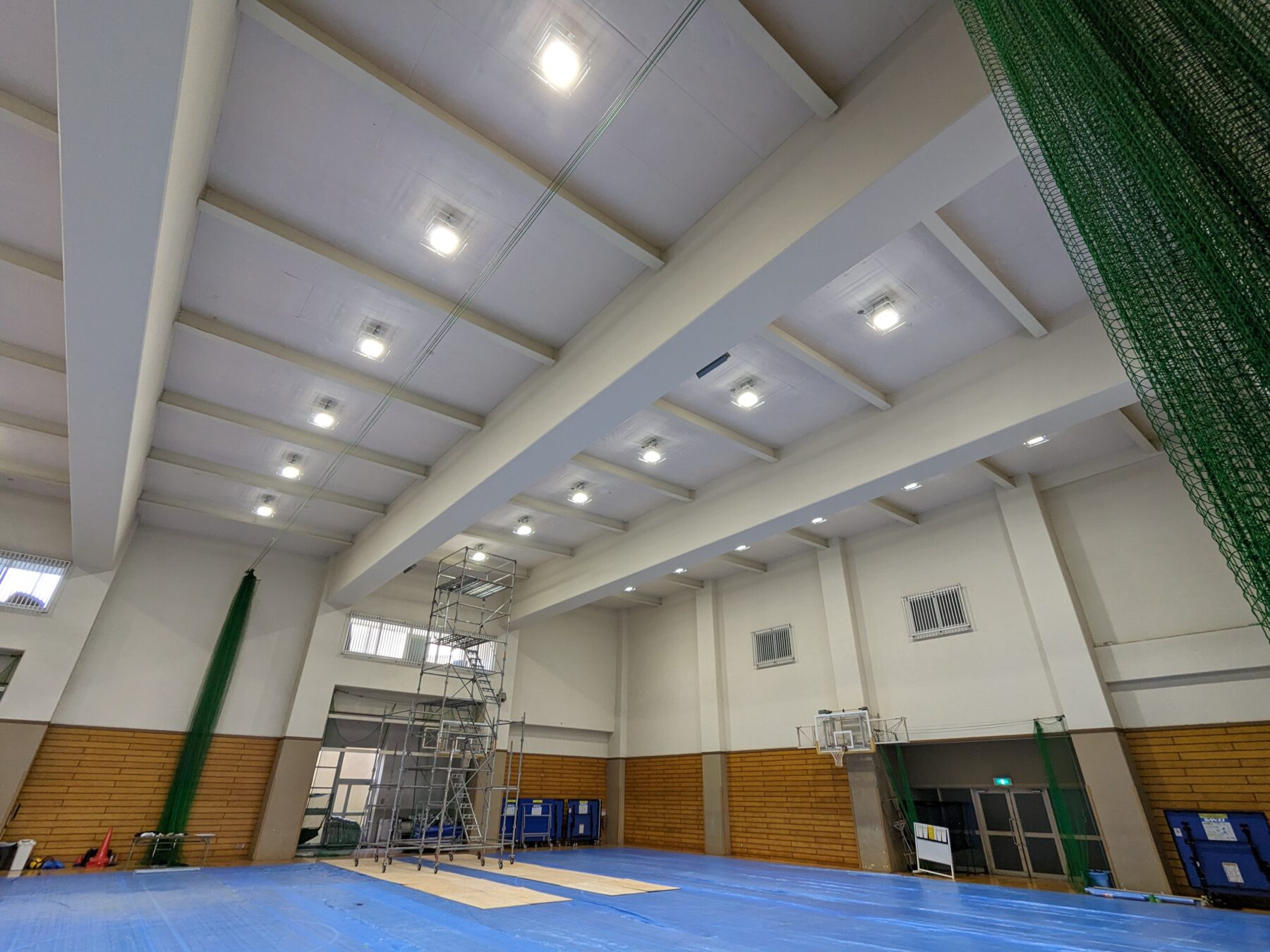 明るく快適な体育館をLED化で実現 WORKS | あかりにできること、ぜんぶ 